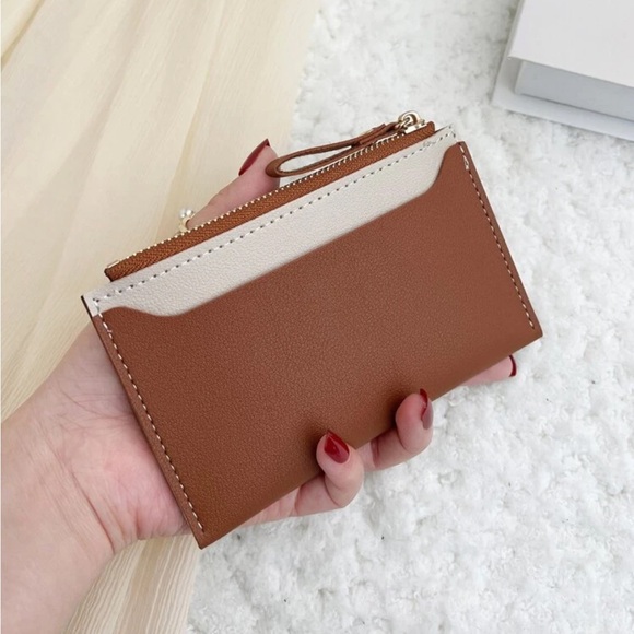 Handbags - ⚠️Clearance🤎New Cardholder Two Tone Brown Wallet